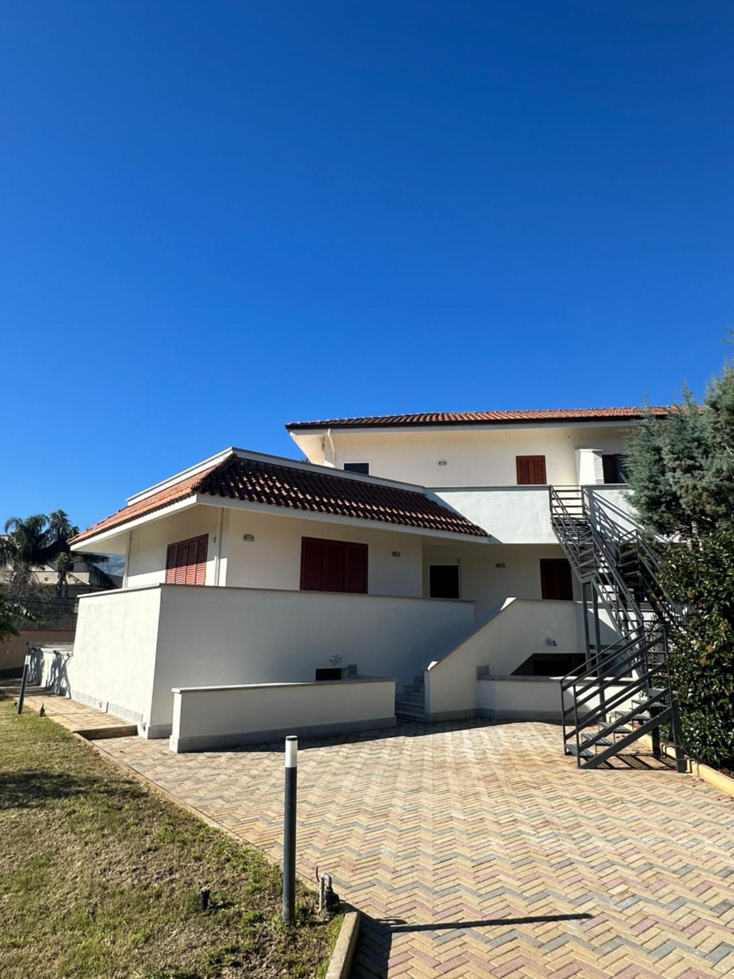 Sara Mondello Garden Level Apartment Palermo