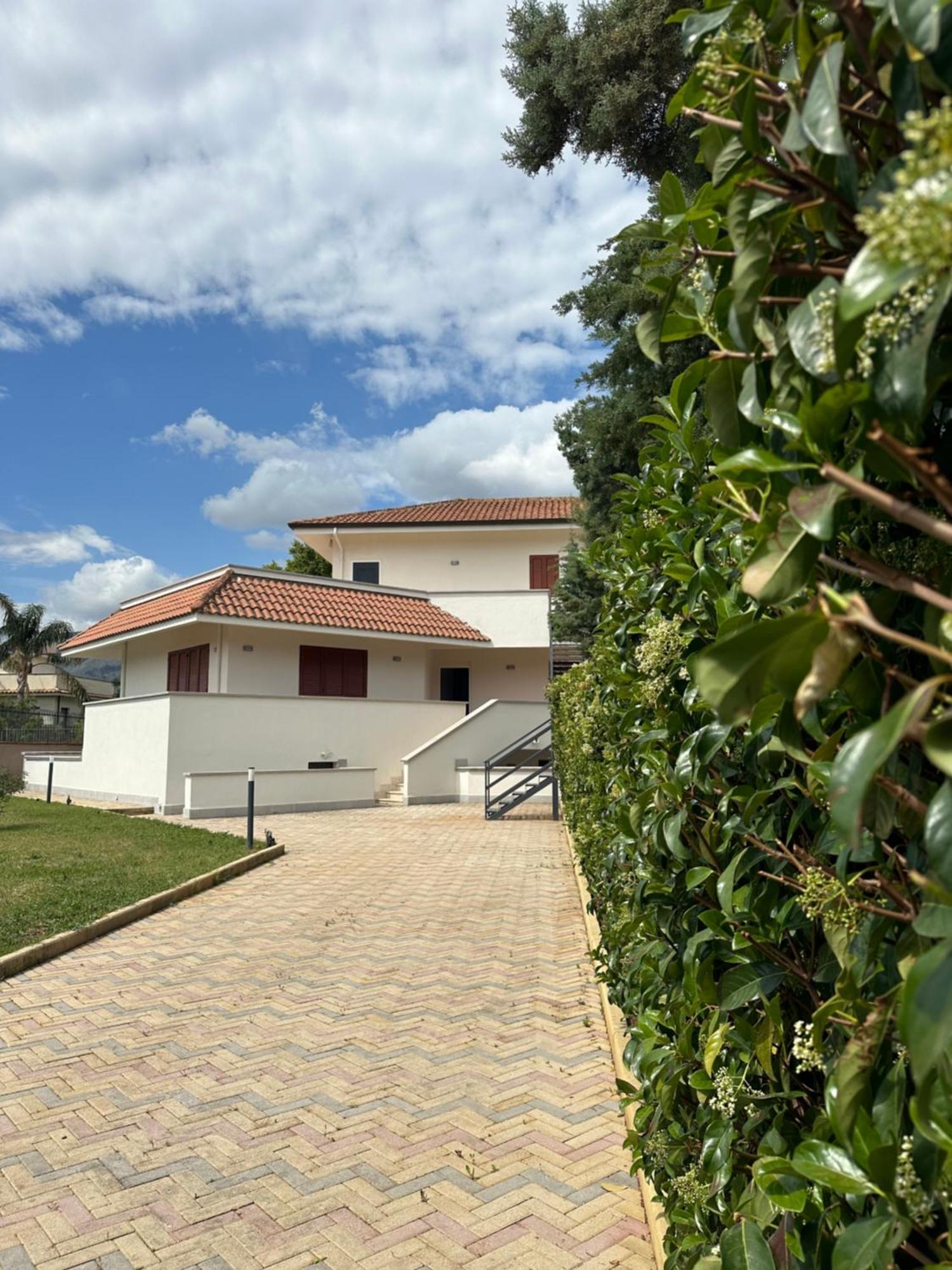 Apartment Sara Mondello Garden Level Palermo